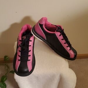 Stylish Pink and Black Women's Bowling Shoes